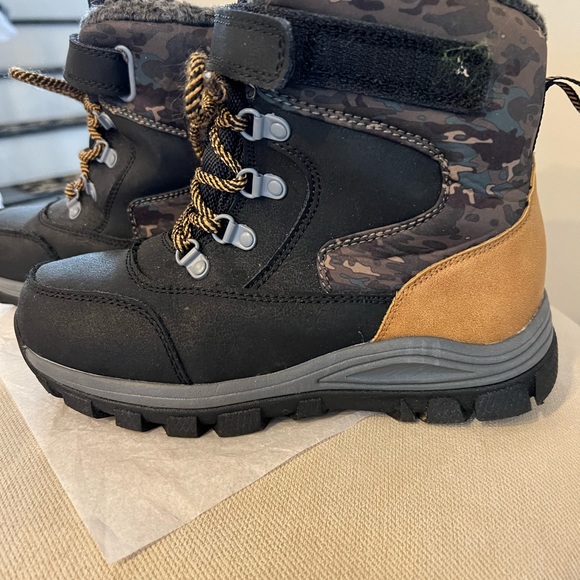 Boys snow / hiking boots - Picture 4 of 4